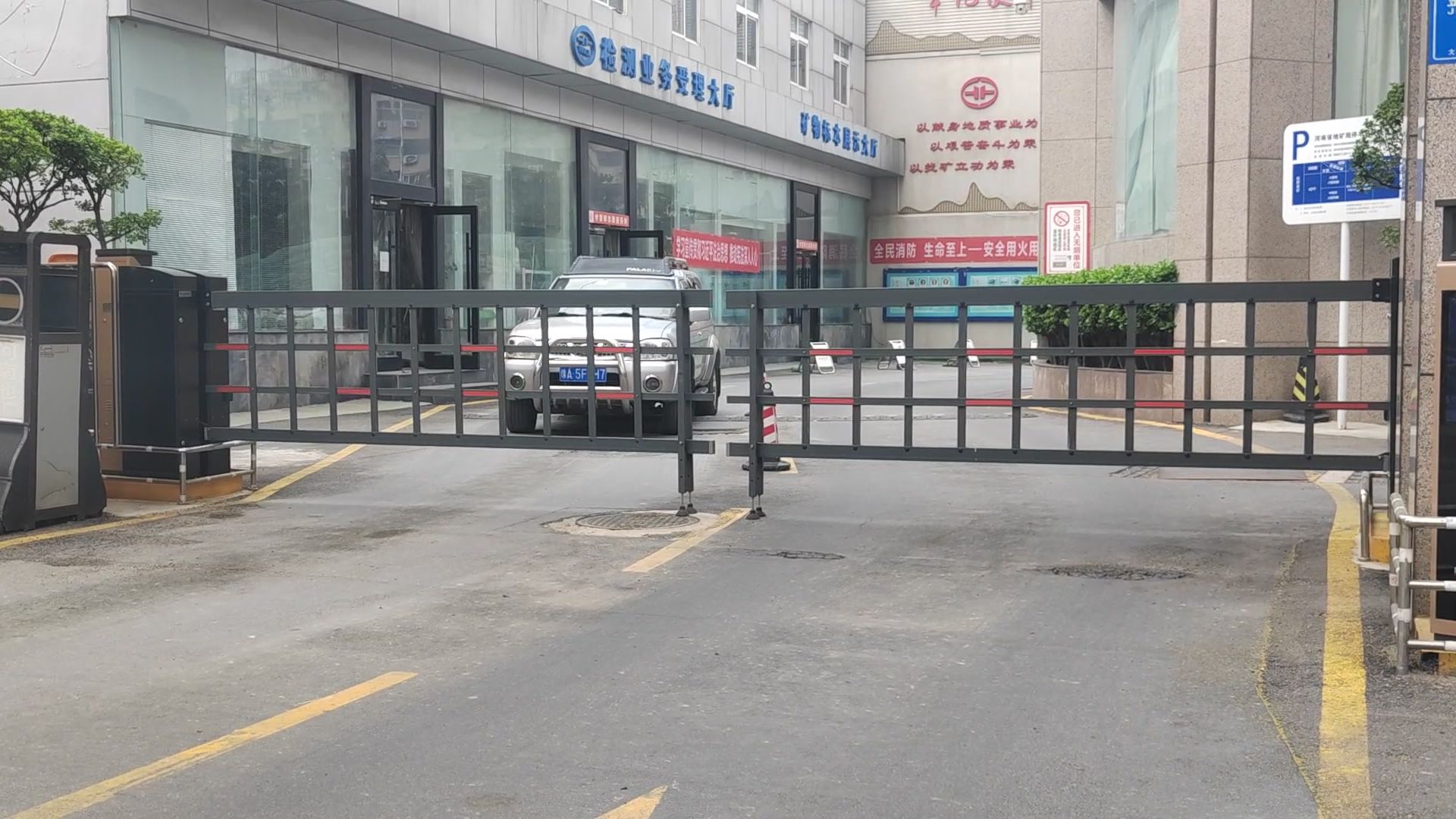 牌识卫士出入口控制机产品视频